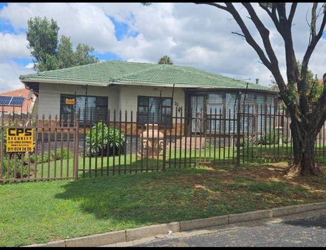 3 BEDROOM HOUSE FOR SALE IN SOUTH CREST